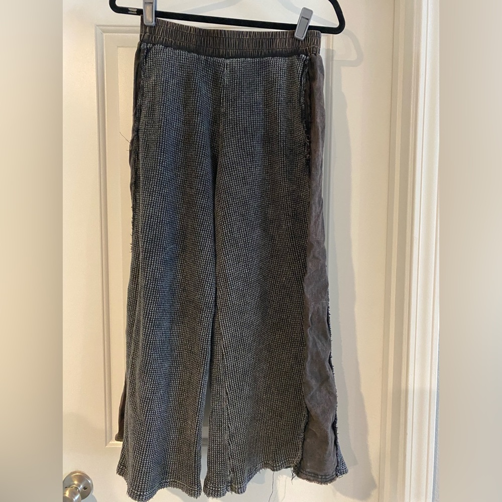 Waffle knit, wide leg palazzo pants size small